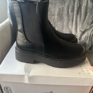 Target Black Chelsea Boots – Women’s Size 6 (Worn Once)